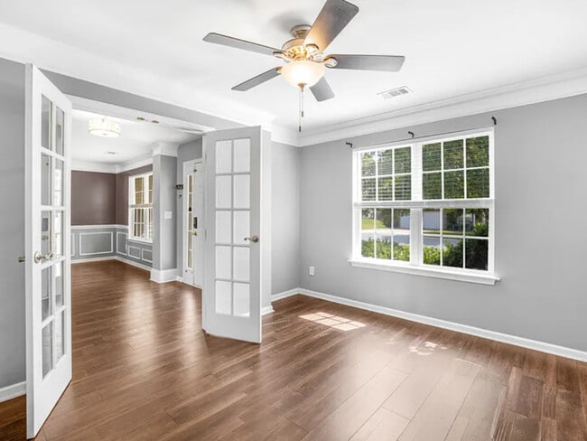 Building Photo - 135 Elba Dr