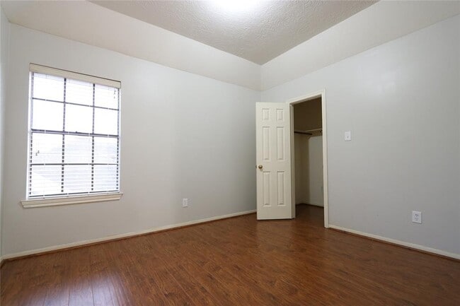 Building Photo - 13607 Robin Hill Ct