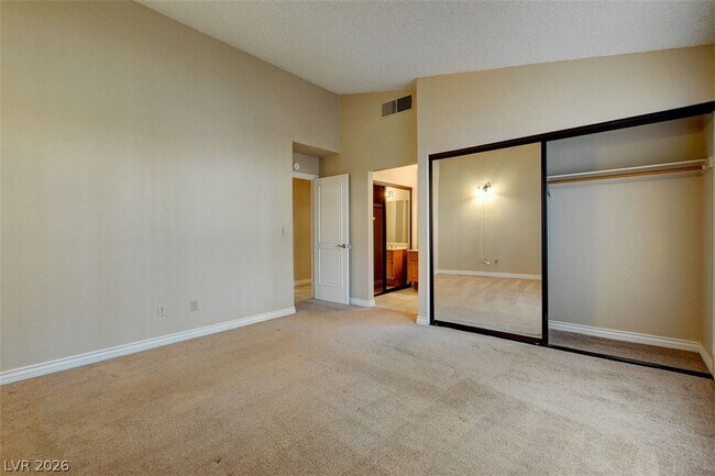 Building Photo - 2302 Fairbourne Way