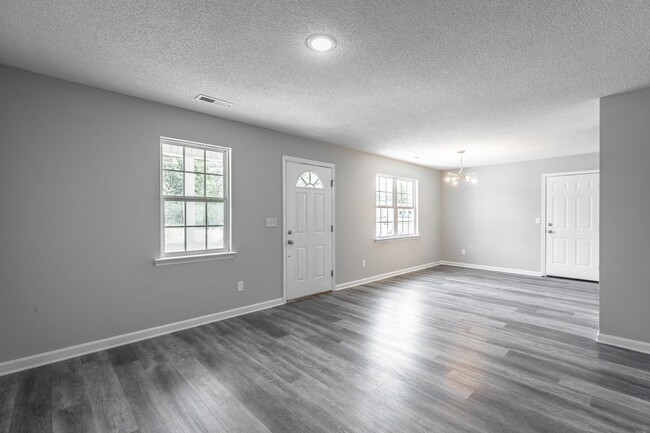 Building Photo - 4 bedroom 2 bath in the Southside (Mill Town)