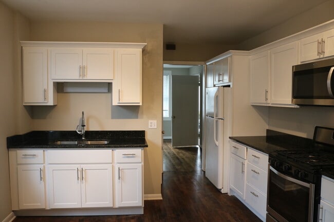 Kitchen - 938 W 34th St