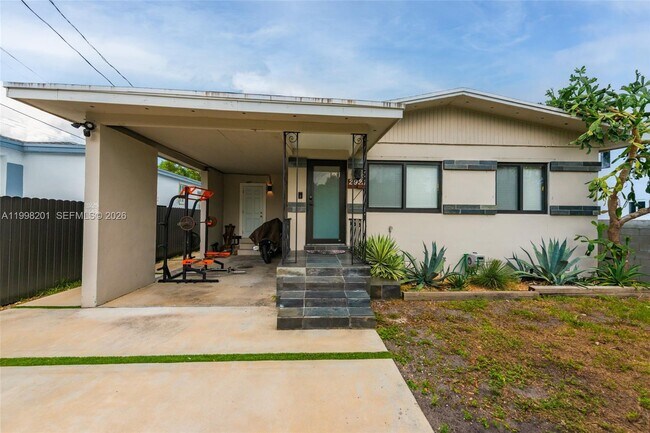 Building Photo - 2925 NW 11th Ave