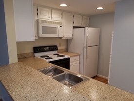 Building Photo - 6339 Riverview Loop