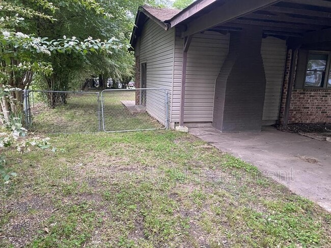 Building Photo - 1408 H St