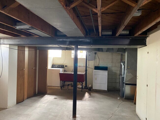 Building Photo - 22202 Moross Rd