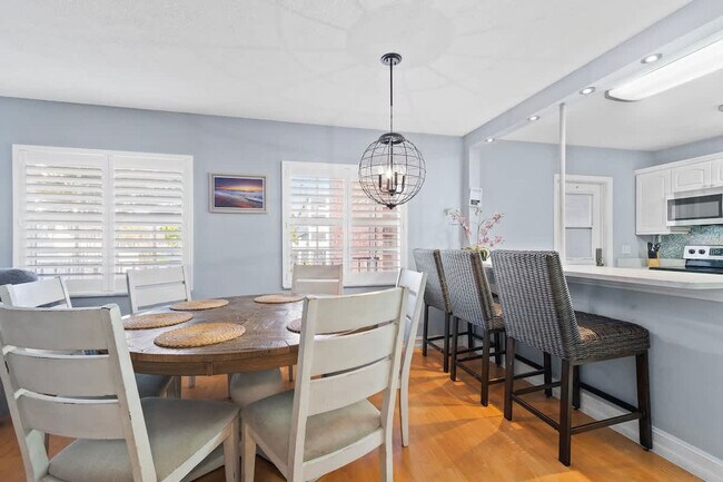 Building Photo - 2424 NE 9th St