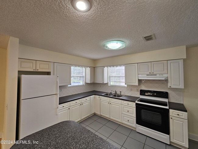 Building Photo - 3660 Rosemary St