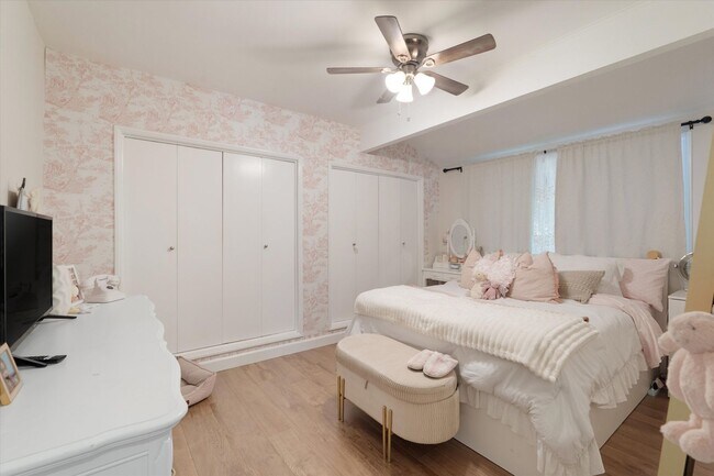 Building Photo - La Canada 4-Bedroom Home | Large Lot, Updated Kitchen, EV Charger