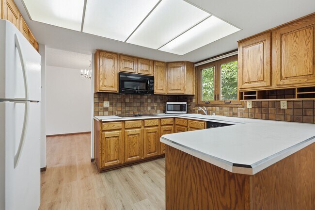 Building Photo - 7573 Lee Dr