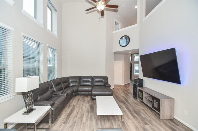 Building Photo - 31207 Birch Mills Dr