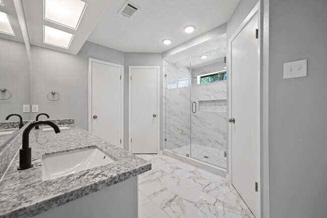 Building Photo - 16111 Fan Tail Dr