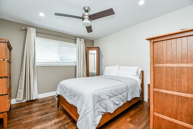 Building Photo - 922 Chantilly Ln