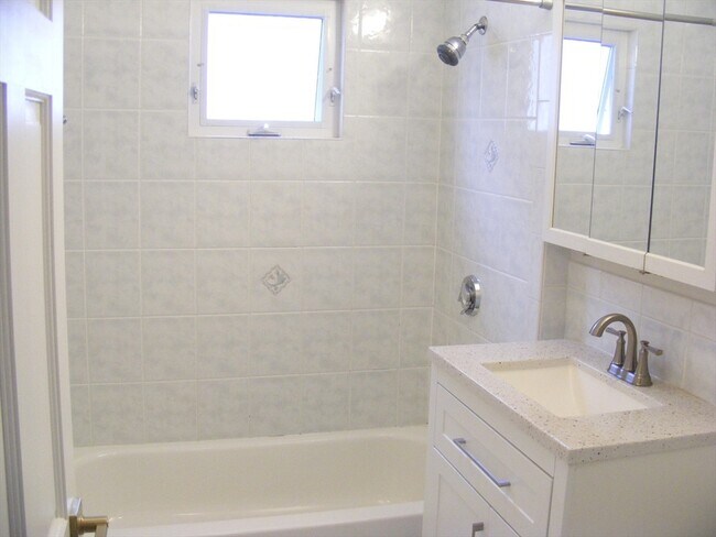 Building Photo - 53 Marshall St