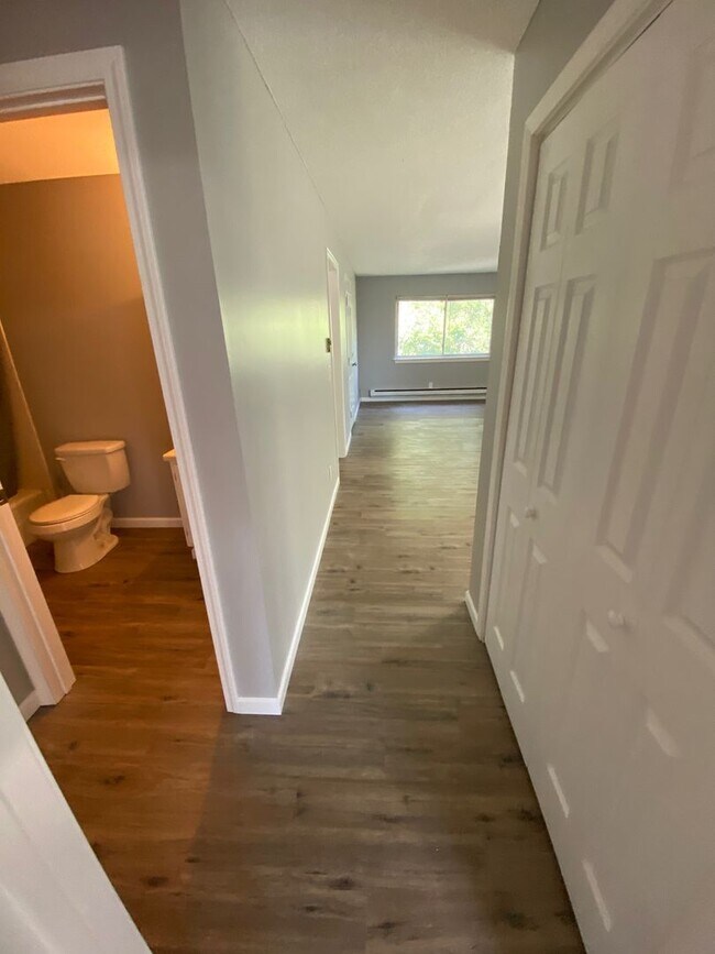 Building Photo - Remodeled 2 Bedroom Apt in Columbia, MO