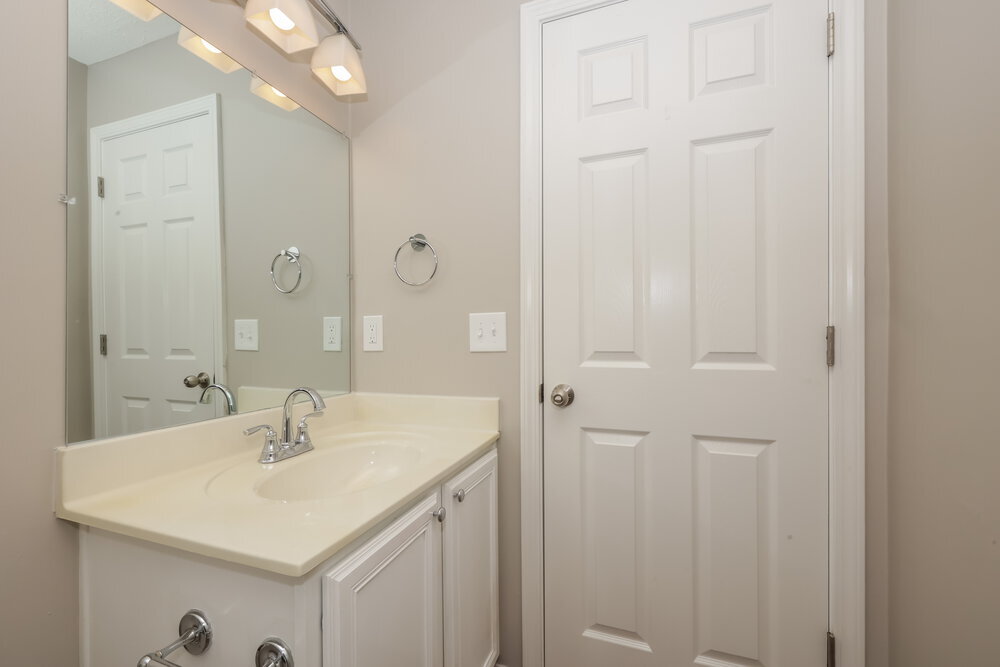 Building Photo - 413 Creek Oak Dr