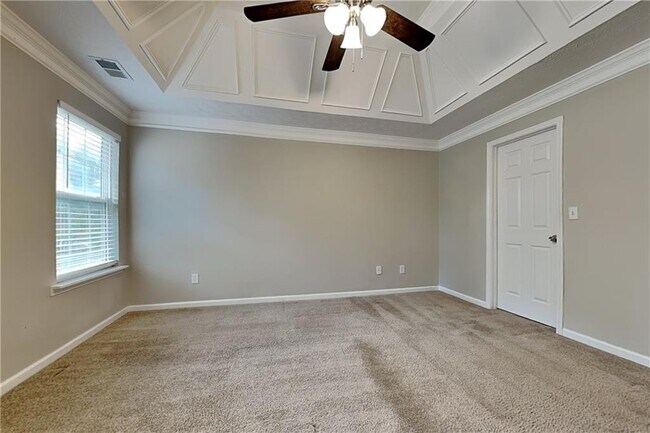 Building Photo - 450 Aristocrat Dr SW