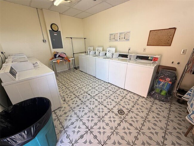 Building Photo - 3201 NE 14th Street Causeway