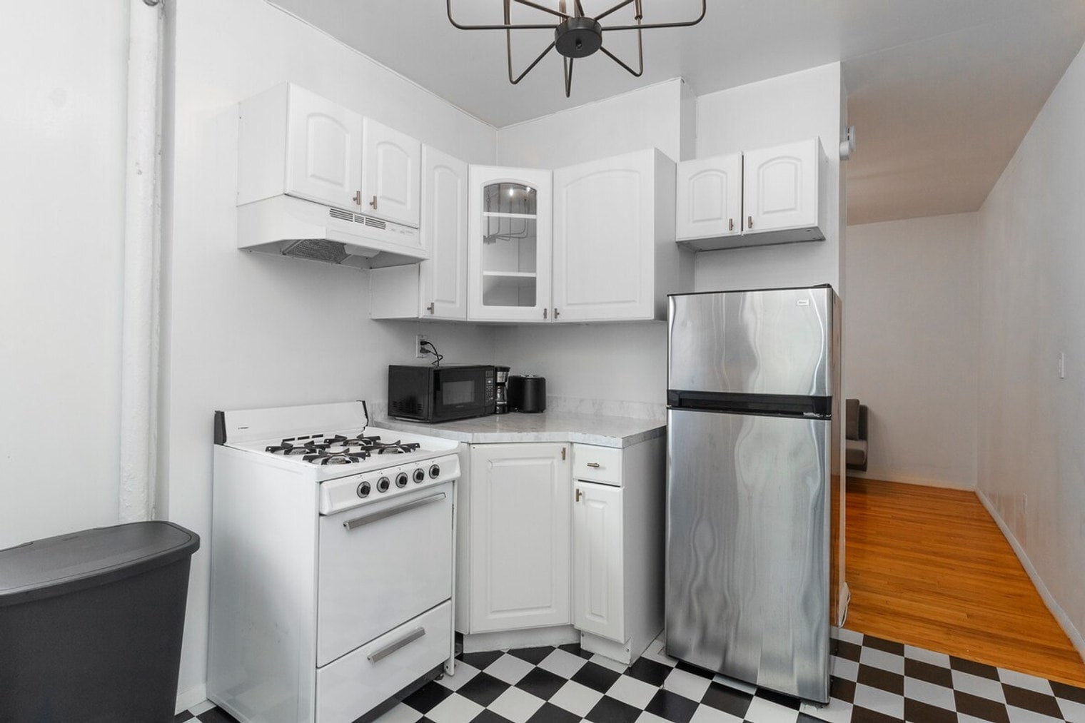 Building Photo - 319 E 95th St