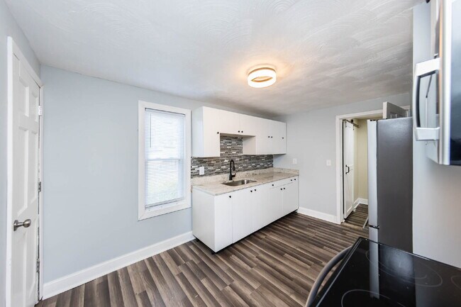 Building Photo - 2-Bedroom Home with Flexible Bonus Room Near Downtown Columbus