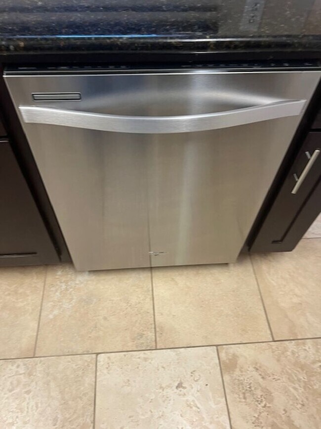 Building Photo - Luxury Condo in Natomas!