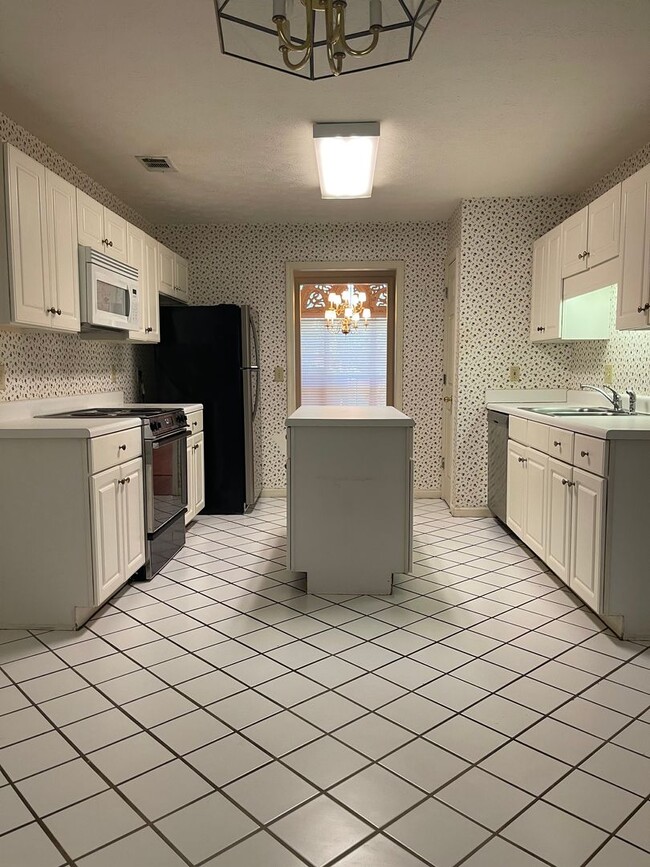 Building Photo - Single Family - Auburn