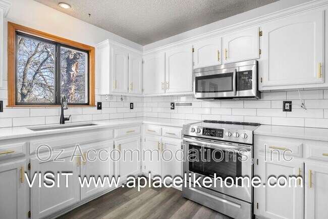 Building Photo - 313 S Darrowby Dr