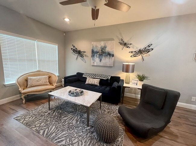 Building Photo - 3 Bedroom / 2 Bathroom super cute house for lease!