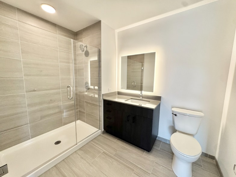 Building Photo - 461 W Chicago Ave