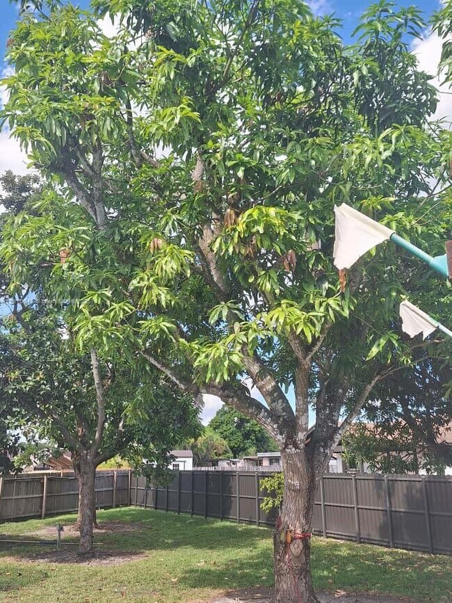 Building Photo - 13437 SW 44th Ln