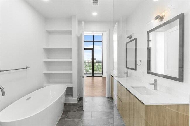 Building Photo - 2311 Westheimer Rd