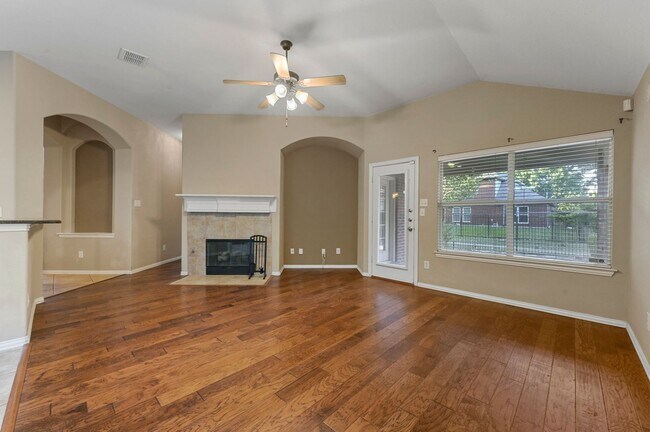 Building Photo - Stunning 3 bedroom 2 bath home in Frisco!