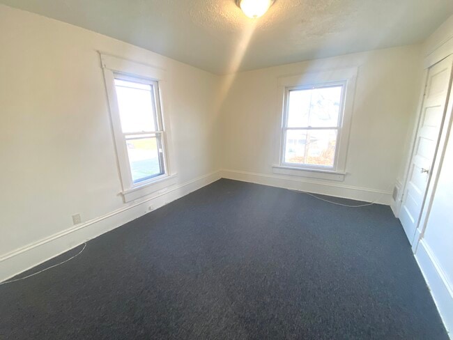 Building Photo - 1507 Garfield Ave SW