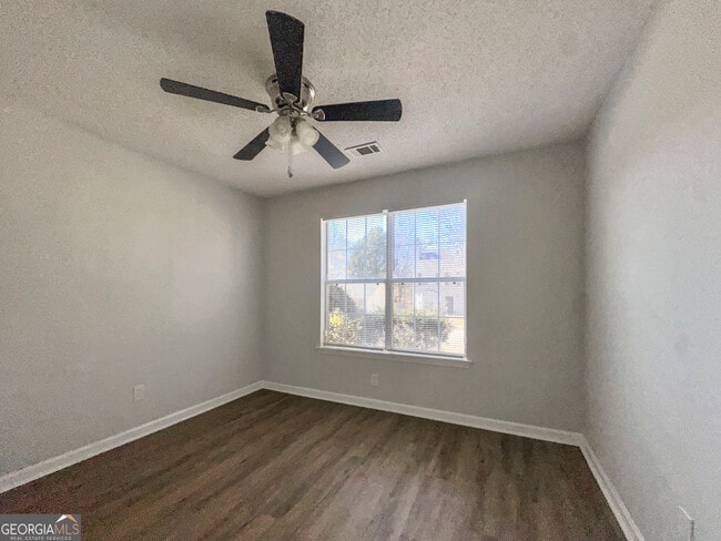 Building Photo - 615 Fieldcrest Dr