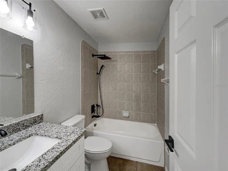 Building Photo - 9 juniper traI Ln