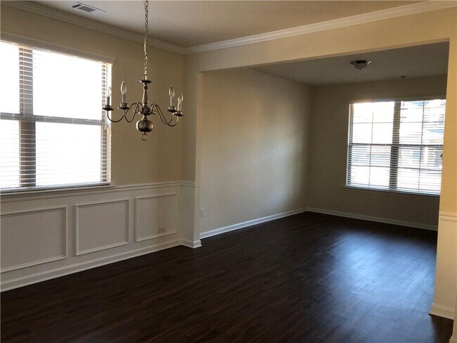 Building Photo - 5315 Mirror Lake Dr