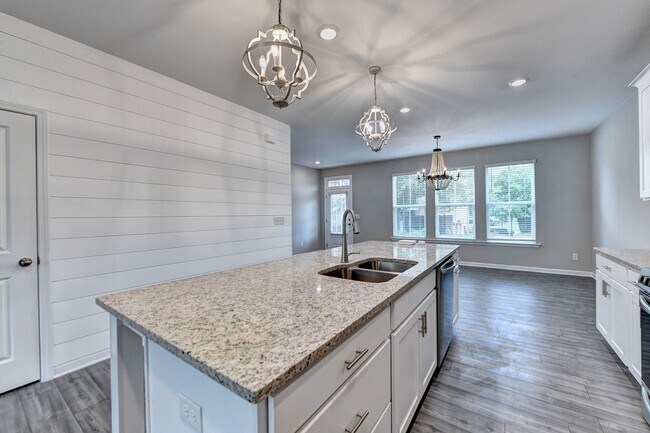 Building Photo - 4655 White St