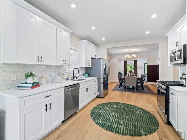 Building Photo - 18031 Larchwood Ave