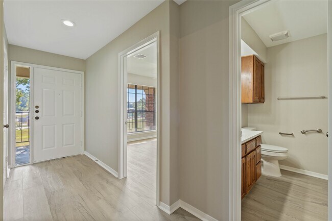 Building Photo - 200 Panorama Dr