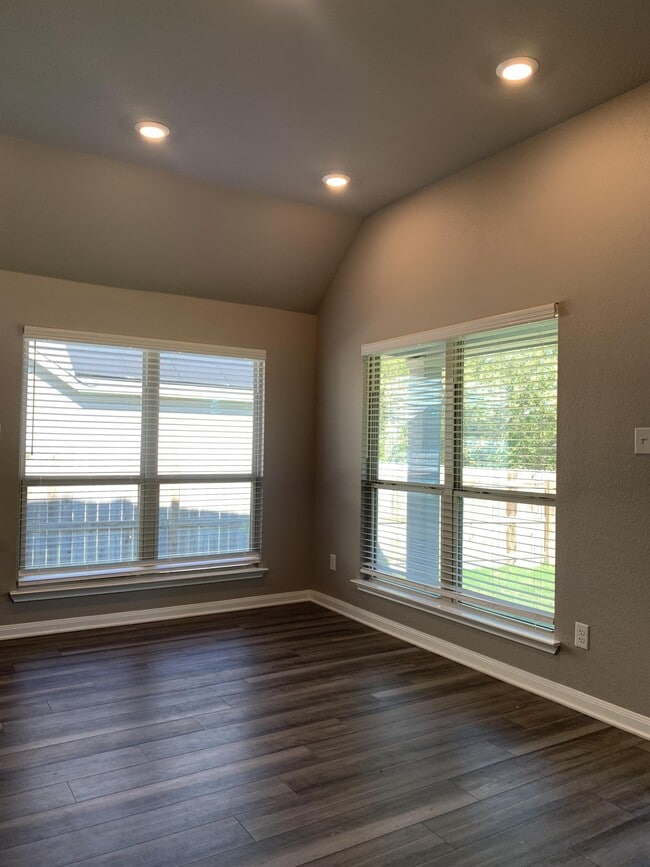Building Photo - 1231 Lilac Ledge Dr