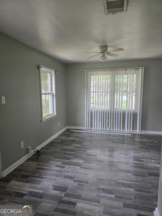Building Photo - 2466 Spring Garden Dr SW