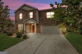 Building Photo - 637 Yazzie Pl