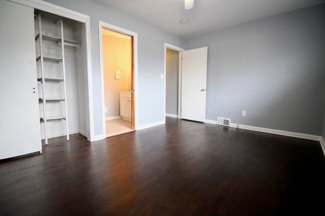 Building Photo - 30014 Lonnie Dr