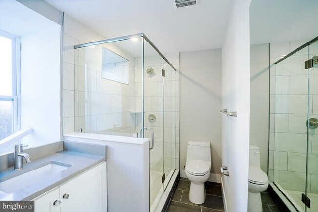 Building Photo - 129 S 49th St