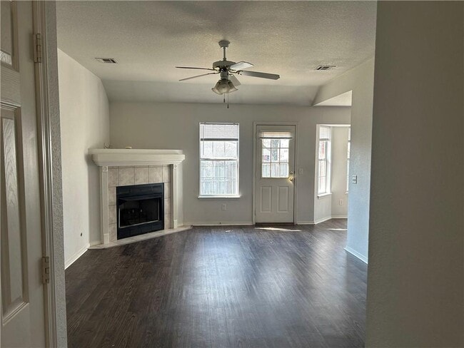 Building Photo - 1239 China Berry Ln