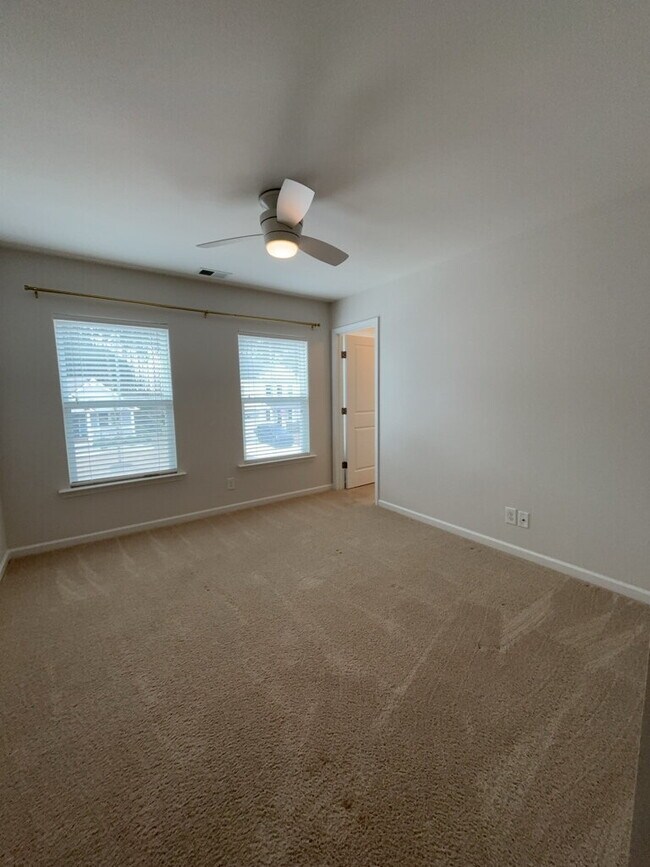 Building Photo - 292 Calm Water Way