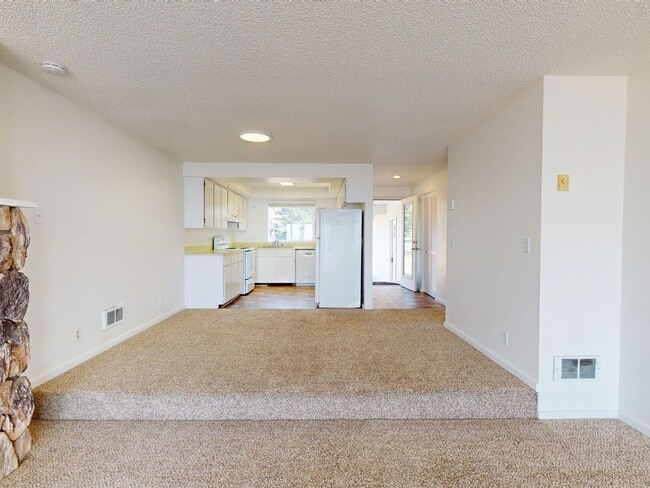 Building Photo - ***PENDING APPLICATION***High Bank Waterfr...
