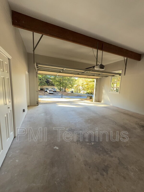 Building Photo - 4756 Forest Glen Ct NE