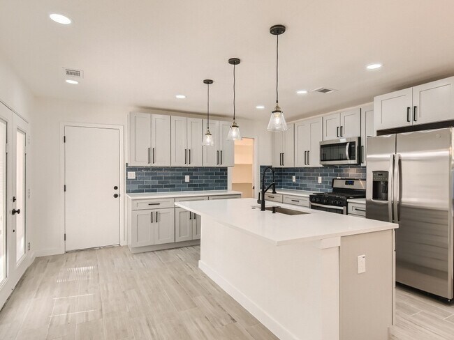 Building Photo - 8416 Maine Dr