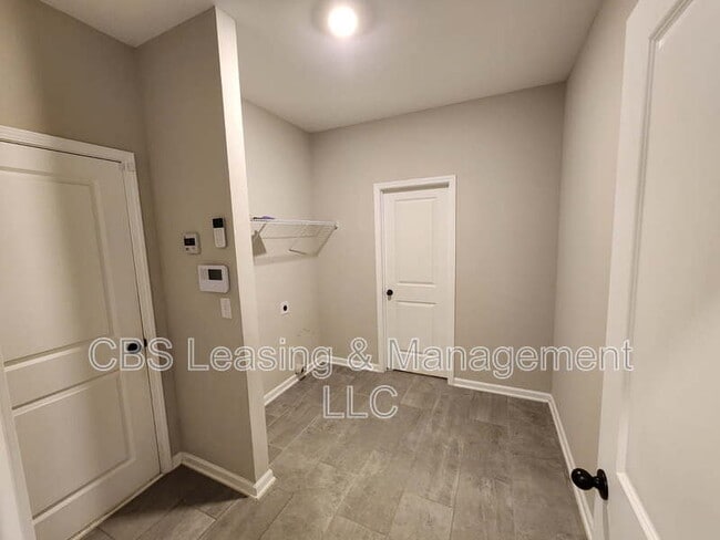 Building Photo - 2112 Sequoia Dr
