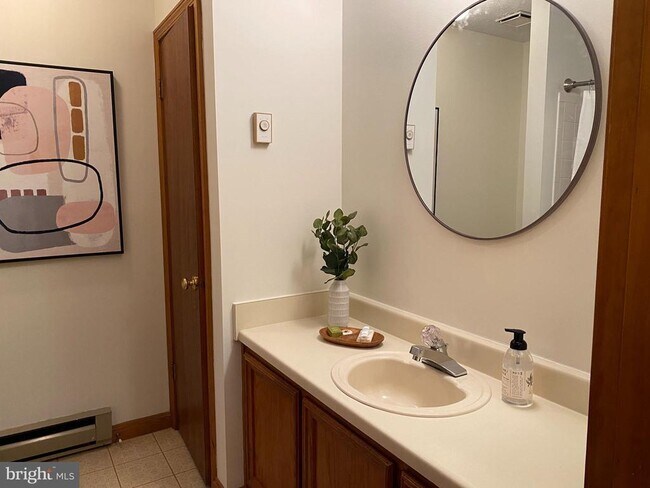 Building Photo - 15679 Edgegrove Rd